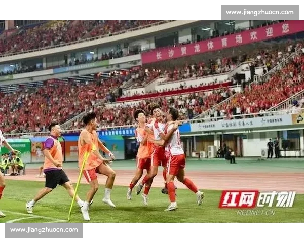 湘超开幕式彩排路透:贺龙体育场光影里的三湘足球热 湘超开幕式彩排路透:贺龙体育场光影里的三湘足球热