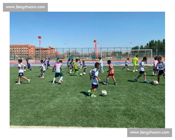 米娜瓦尔寄语喀什杯青少年足球赛:以绿茵为桥,共筑团结梦想 米娜瓦尔寄语喀什杯青少年足球赛:以绿茵为桥,共筑团结梦想